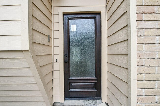 Building Photo - 10903 Shawnbrook Dr