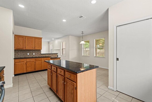 Building Photo - 15810 Mission View Ct