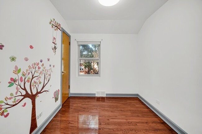 Building Photo - 6423 N Seeley Ave