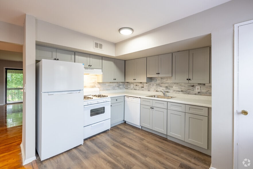 1BR, 1BA - 797SF - Kitchen - Easton North Apartments