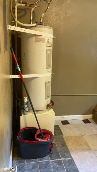 Laundry room - 13947 Meadow Ln