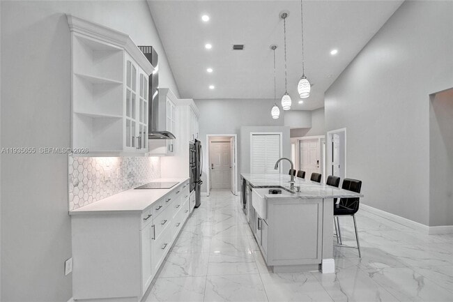 Building Photo - 652 W Palm Aire Dr