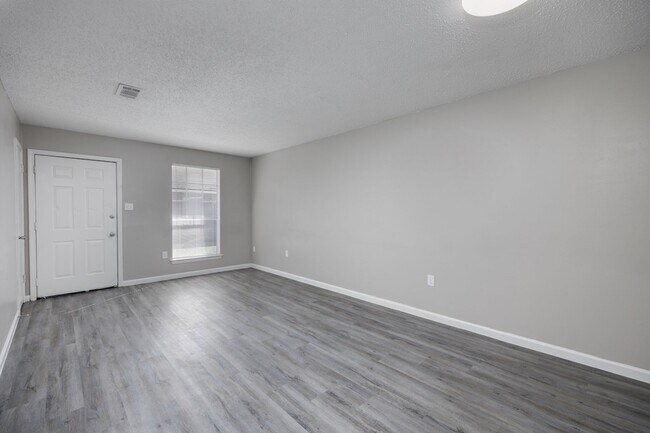 Building Photo - 2BR Units in Gonzales  $975