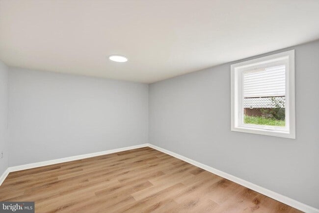 Building Photo - 29 W Elm Ave