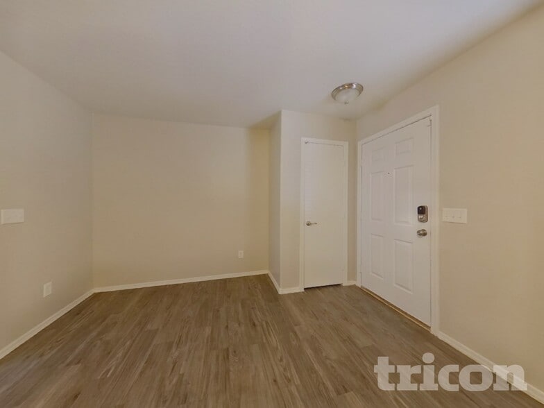 Building Photo - 2098 E Haflinger Way