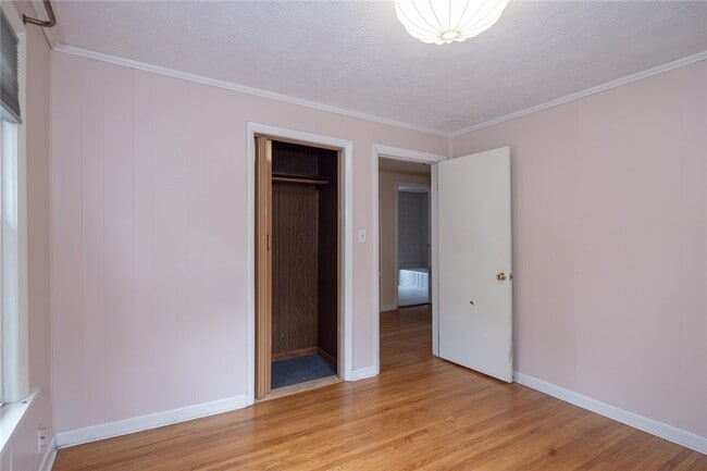 Building Photo - 70 Brentwood St