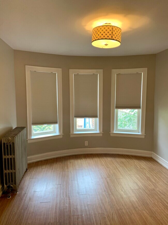 Building Photo - 5741 N Washtenaw Ave