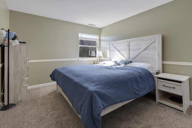 Building Photo - 204 Dublin Ln