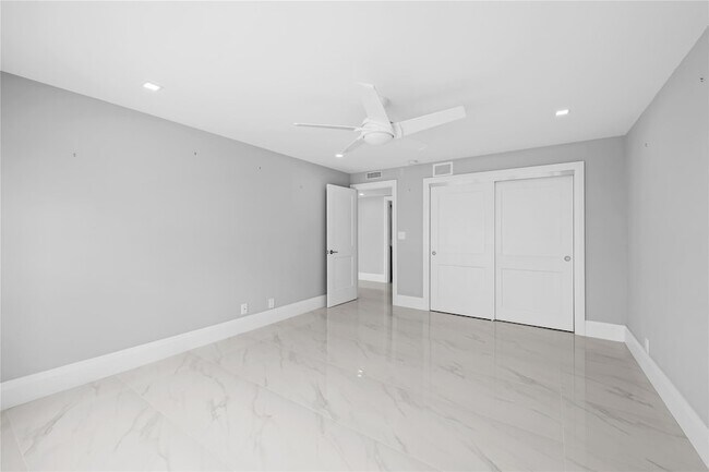 Building Photo - 3900 Galt Ocean Dr