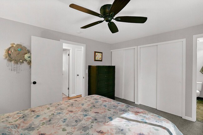 Building Photo - Lakeside Living in Lacey's Lake Forest Nei...