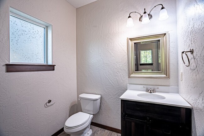 Building Photo - 6649 N Madellaine Dr