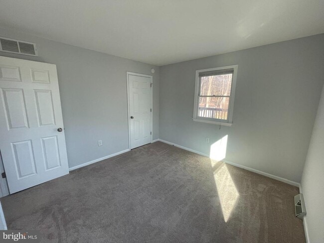 Building Photo - 21 Winard Cir