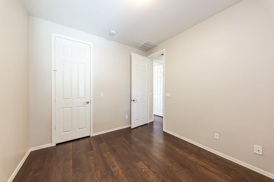 Building Photo - 1187 N 164th Ave