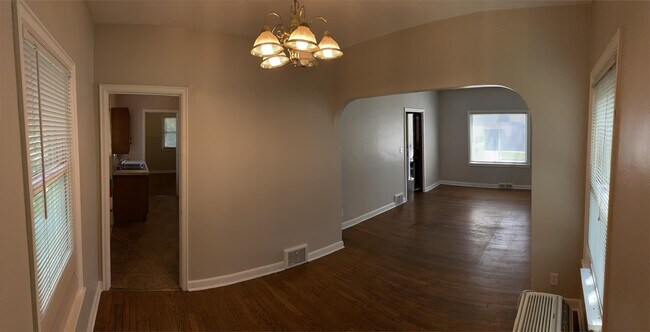 Building Photo - 1121 16th Ave N