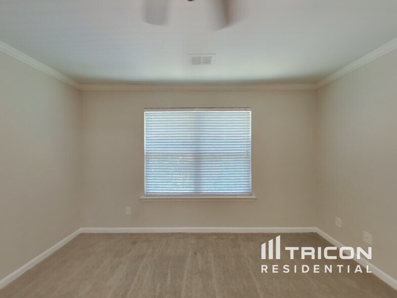 Building Photo - 2298 Shady Dr