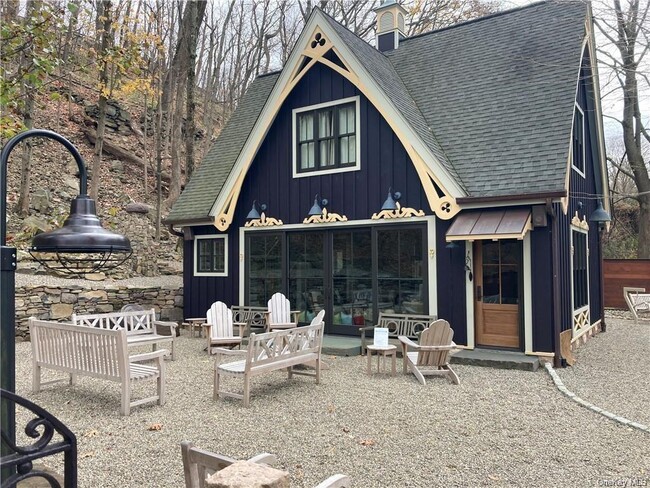 Primary Photo - 325 Ferdon Ave