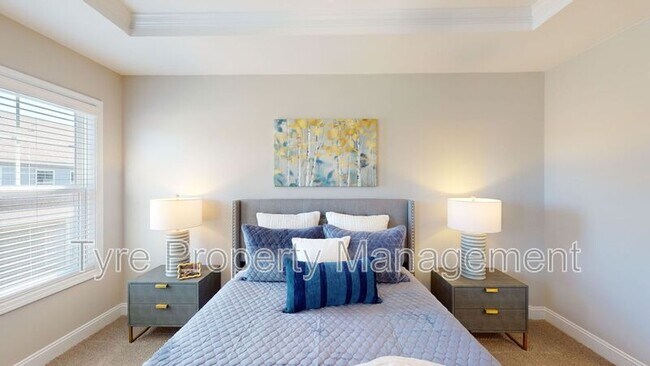 Building Photo - 11 @ Main