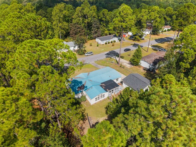 Building Photo - 4 bedroom 2 bathroom spacious home!