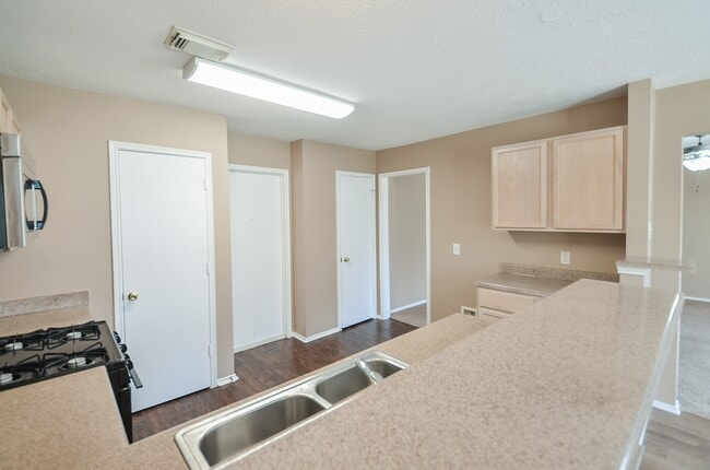 Building Photo - 17327 Davenway Dr