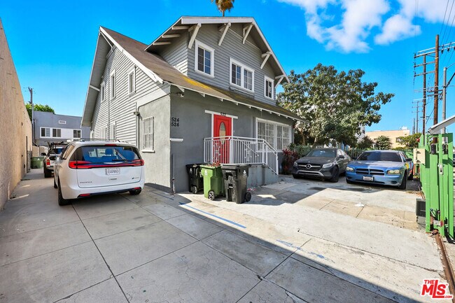 Building Photo - 522 W Vernon Ave