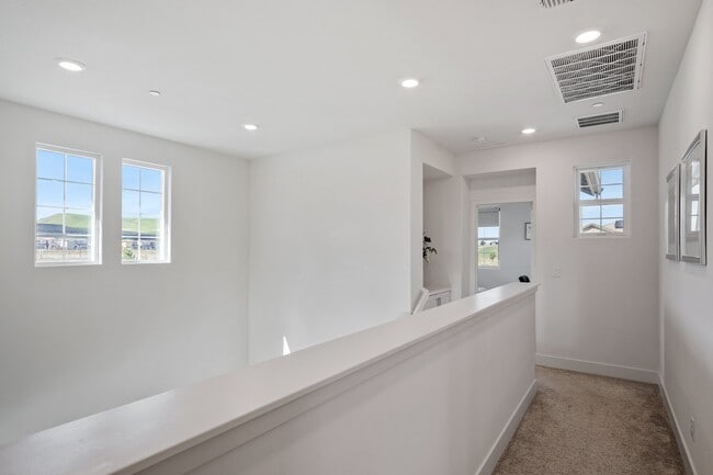 Building Photo - 2480 Iverstone St