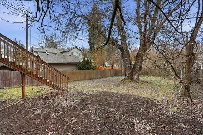 Building Photo - 508 E 19th Ave