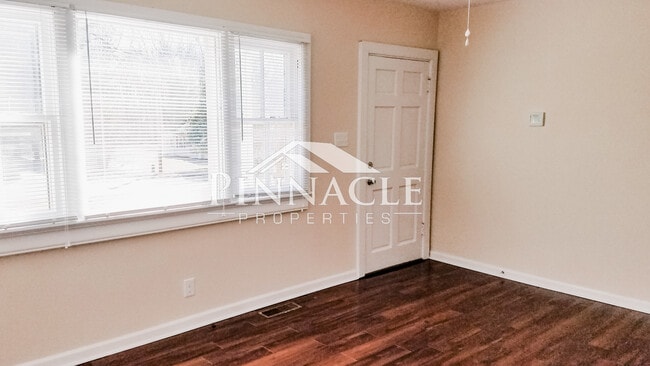 Living Room - 164 Thomas Rd