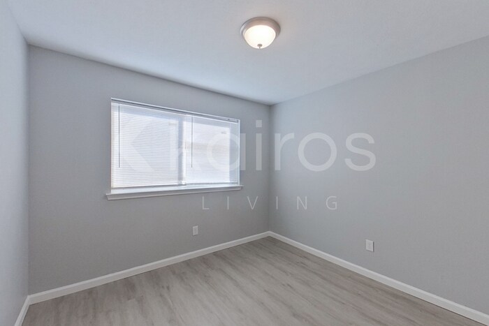 Building Photo - 422 David Dr