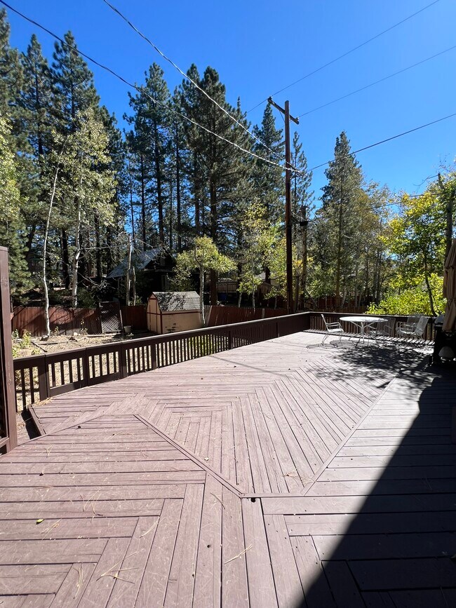 Building Photo - 933 Edgewood Cir