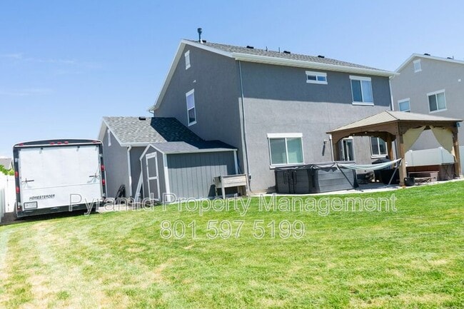 Building Photo - 3536 Bayview Dr