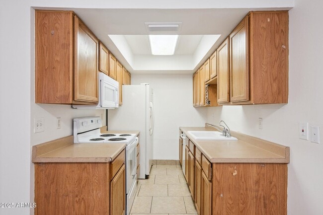 Building Photo - 286 W Palomino Dr