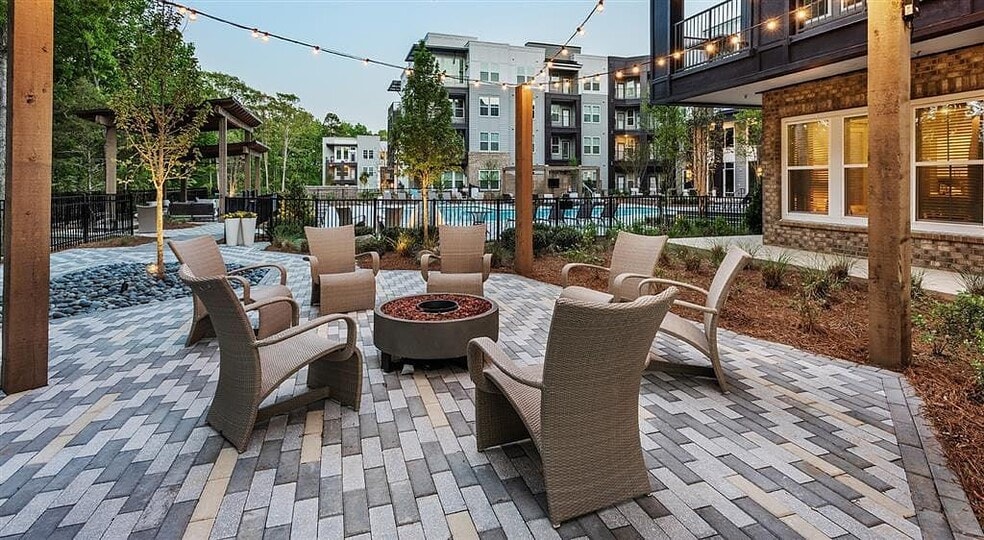 Building Photo - 5340 Periwinkle Hl Ave