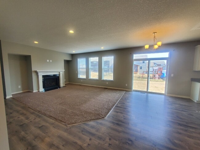 Building Photo - 5 BR 3 BA Single Family Home in North Hugo Minneapolis