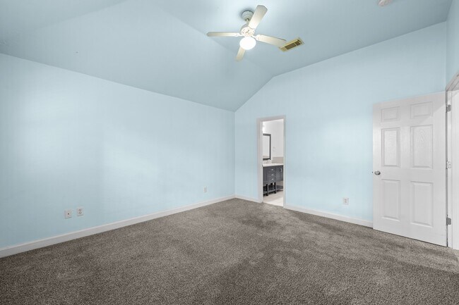 Building Photo - 12130 La Salle Oaks