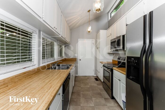 Building Photo - 5309 Golfcrest Cir