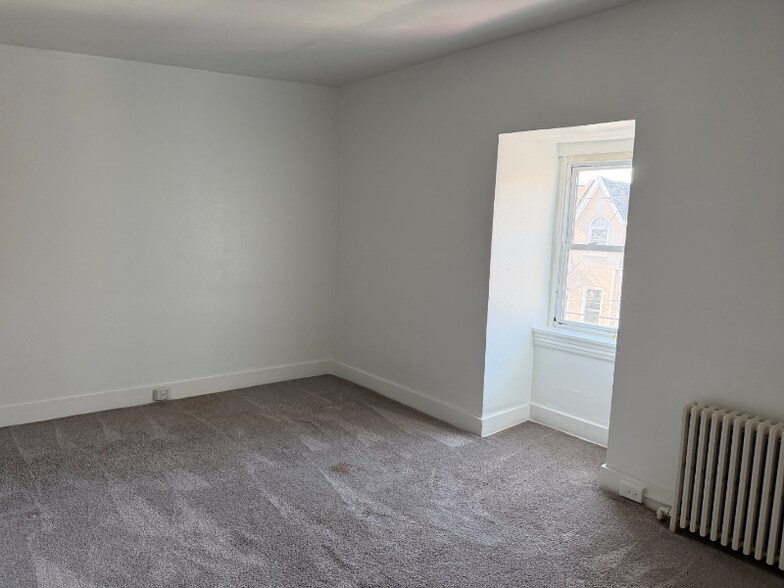 Building Photo - 433 N Pine St