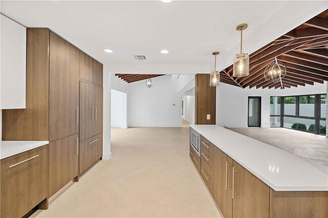 Building Photo - 2201 Intracoastal Dr