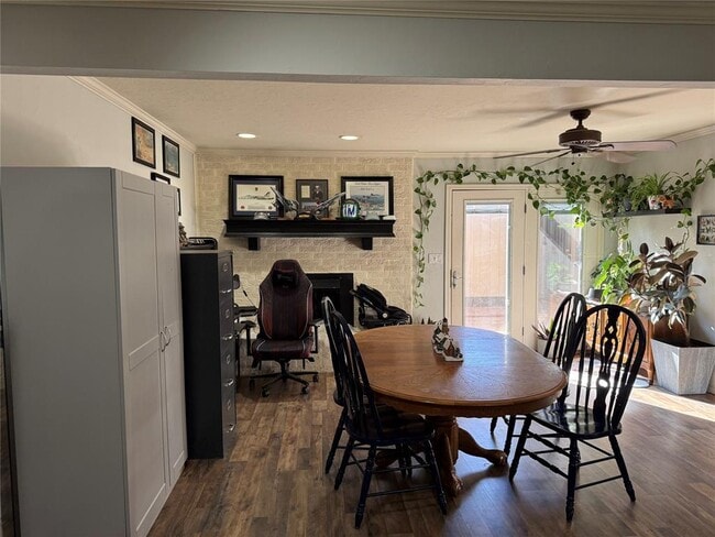 Building Photo - 1327 Canterbury Blvd