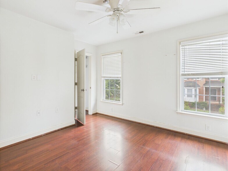 Building Photo - 1712 Kemper St