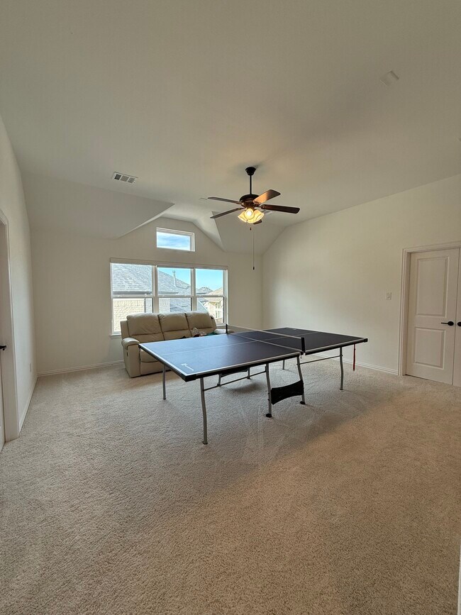 Building Photo - 2832 Fountain Park Dr