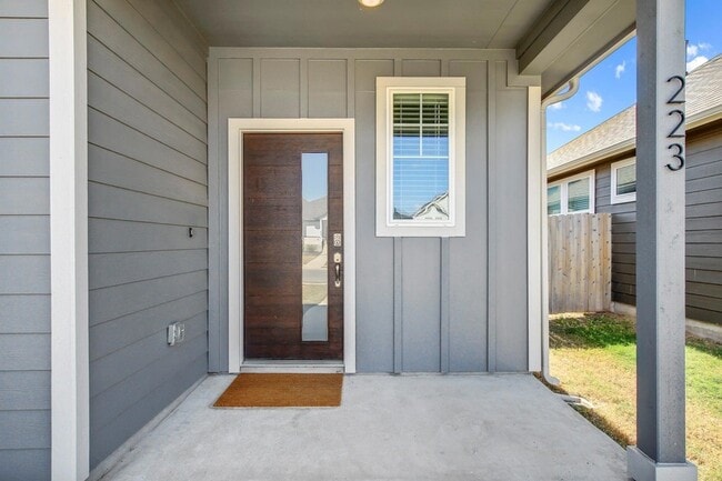 Building Photo - 223 Garner Dr