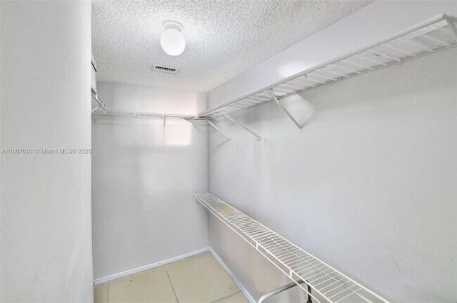 Building Photo - 2107 SE 10th Ave