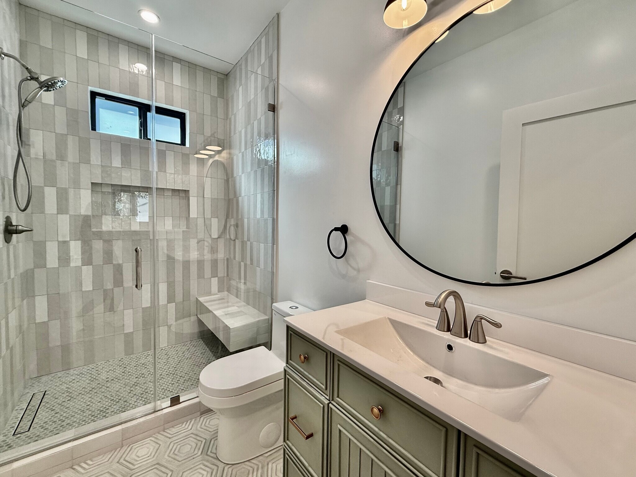 Building Photo - 619 N Vista St