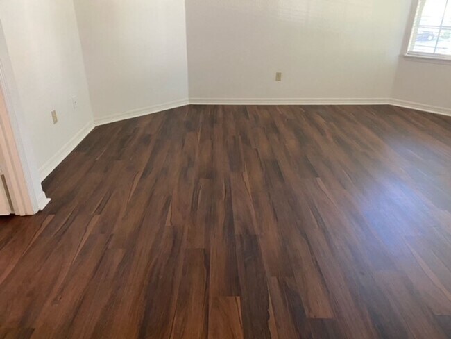 Building Photo - Stylish 2 Bed, 2 Bath Condo with New Vinyl Plank Flooring | Live the Resort Lifestyle at Bermuda ...