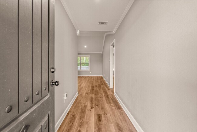 Building Photo - 18 Lilly Ann Cir