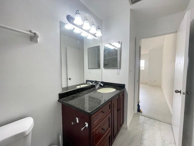 Building Photo - 3445 NW 44th St