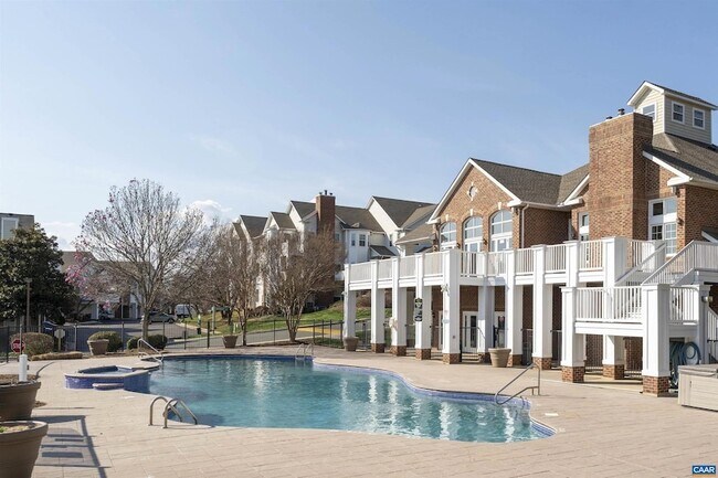 Building Photo - 1055 Weybridge Ct