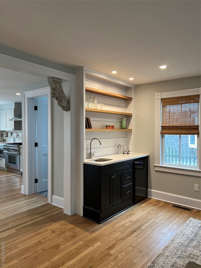 Building Photo - 237 6th St