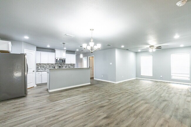 Building Photo - Great townhome!