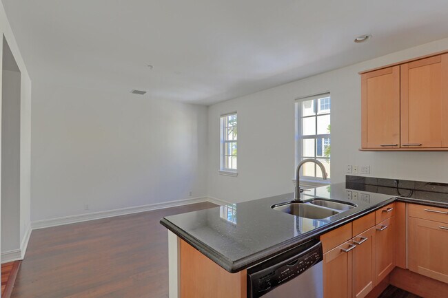Building Photo - 343 Flamingo Dr